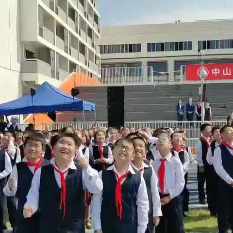 探索科学乐趣，放飞科学梦想----中大附二年级科技探索记