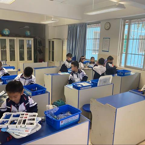 2023.2.27周老师主讲 「金影小学」机器人搭建第七节课