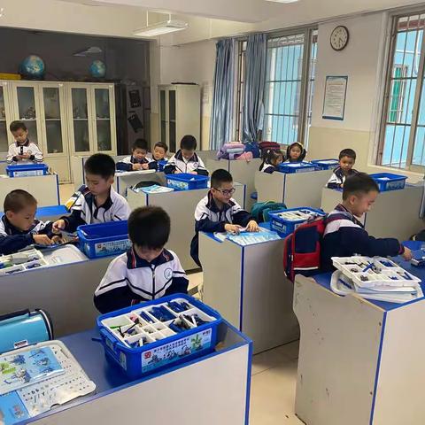 2023.2.13周老师主讲 「金影小学」机器人搭建第五节课