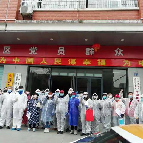 口罩盖住了面容，遮不住为民的决心