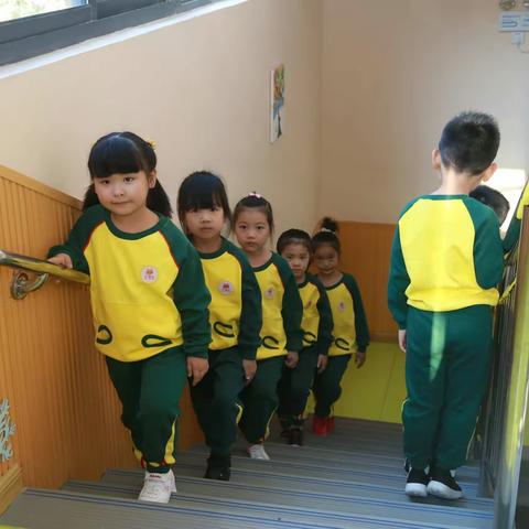 北京齐家六加一教育科技有限公司宁德地区2018年秋季学期幼儿礼仪风采展示！