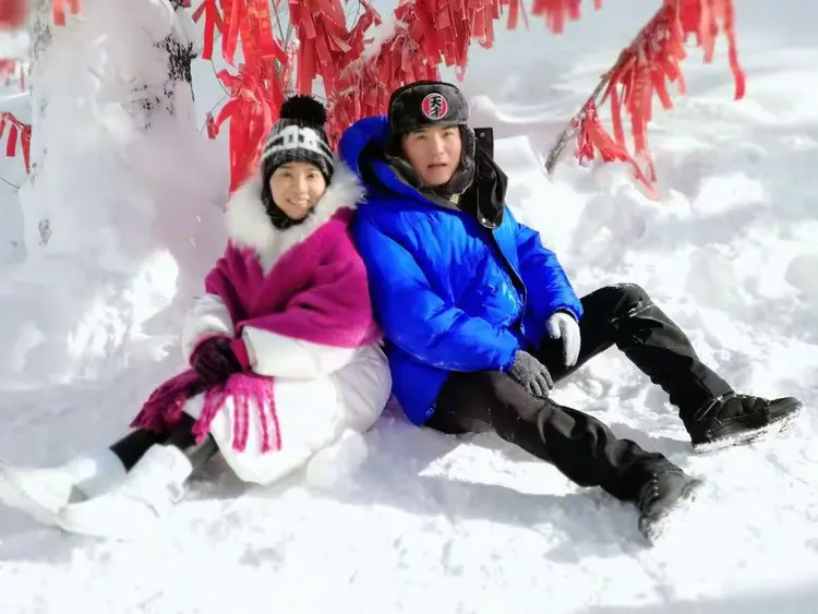 雪中足迹,梦的寓言——一对夫妻与孩子的幸福之旅 雪中足迹,梦的寓言——一对夫妻与孩子的幸福之旅