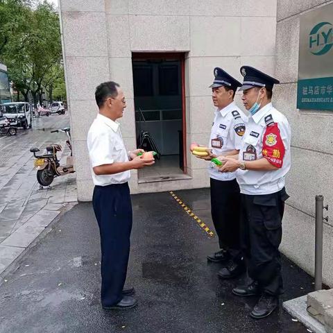 驻马店保安公司人防三大队在节日之时，送上一份关爱和关心，弟兄们辛苦了。