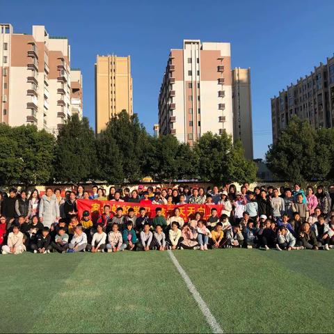 五年级1、2、4、5班户外读书活动