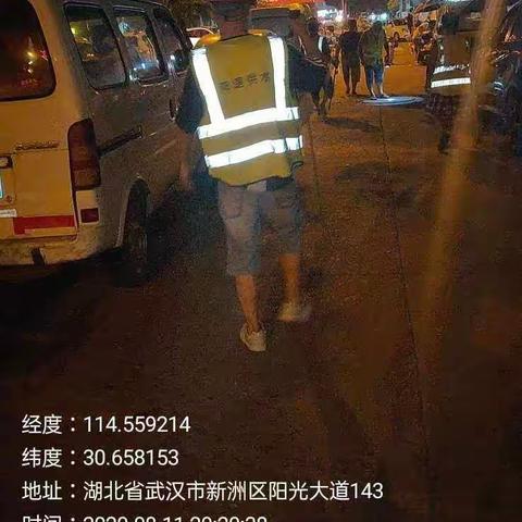 阳逻供水工作人员深夜查漏