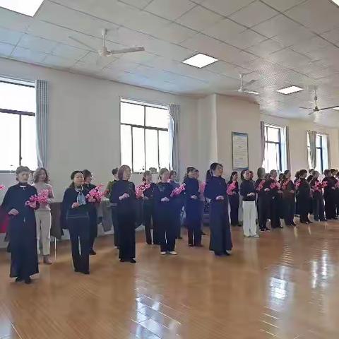 春天来了，时装秀班迎来了春天的第一节课