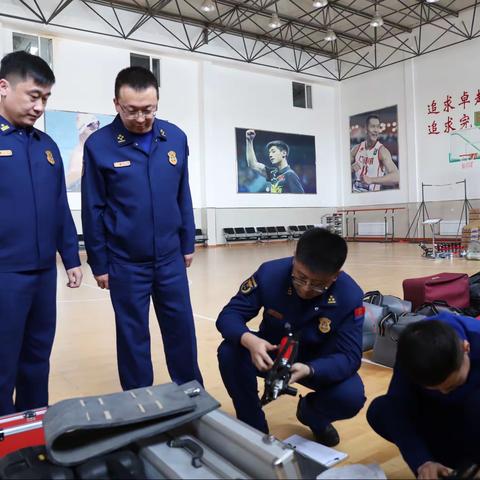 绥化市消防救援支队后勤装备科深入海伦市消防救援大队核查器材装备