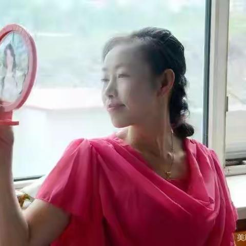 语伽；让我轻轻的告诉你…