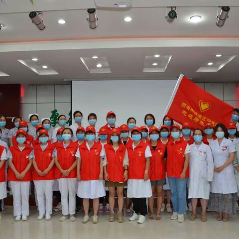 临潼区中医院党支部召开志愿者服务队授旗仪式暨手语培训会
