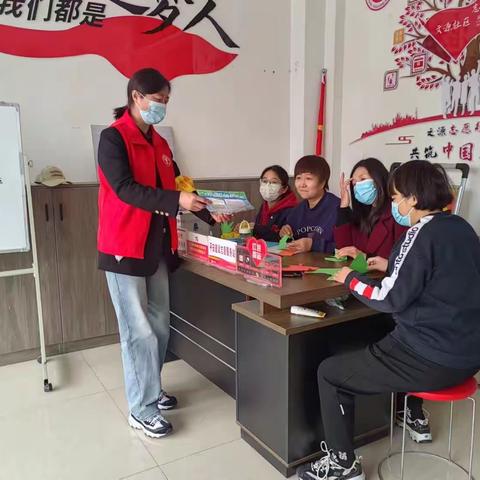 垃圾分类志愿者联合文源社区党员手工创意变废为宝宣传活动