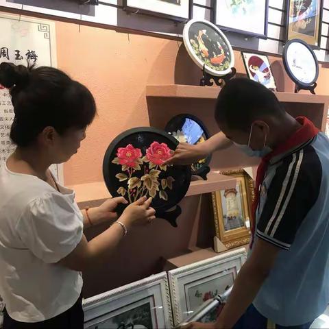 张掖市特殊教育学校开展培智学生社会实践活动