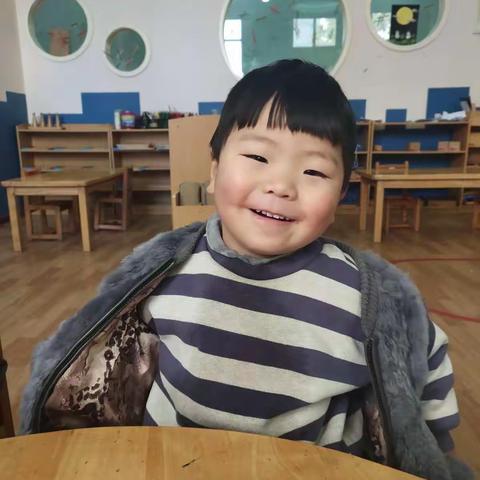 鹏宇幼儿园小荷班周一分享:《过了腊八就是年》