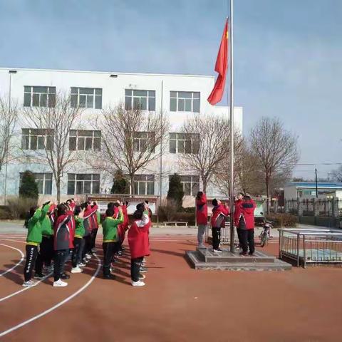 东赵乡中心小学东赵分校举行“预防校园欺凌  共建和谐校园”主题升旗仪式