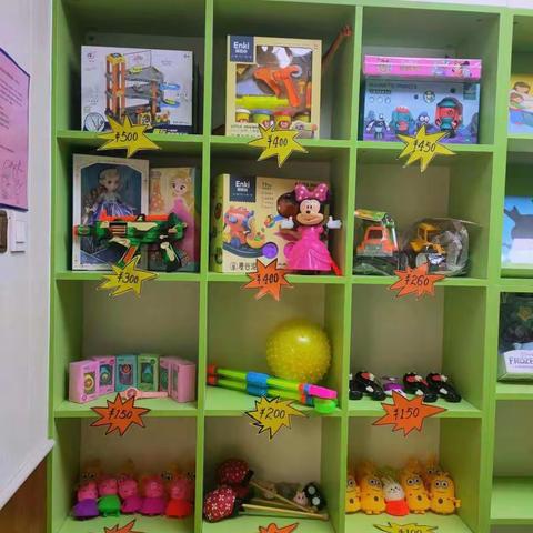 金童乐幼儿园成长币兑换玩具啦！