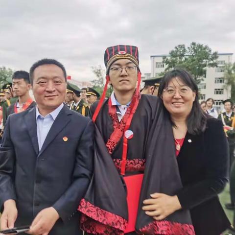 相遇风雨中 挥手彩云间 --写给儿子的母校恒昌中学