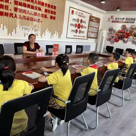 《追忆峥嵘岁月 情系退休军人》太原市万柏林区公园路小学“八一”慰问军休干部主题活动