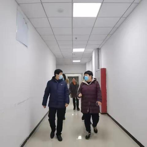 汤红漫到档案馆进行实地调研