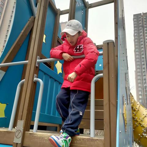 友谊大街小学 寒假里我有很多有趣的事，过年是最开心的。