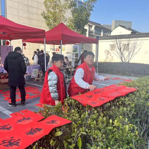 社区送春联，暖冬传爱心