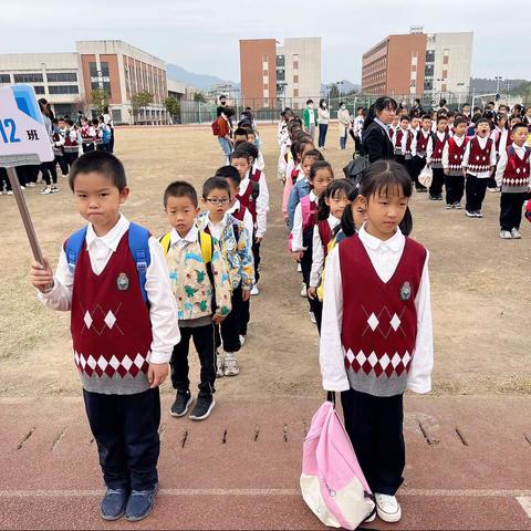 秋天如约而至 孩子在闹 我们在笑——实验小学112班秋游纪录