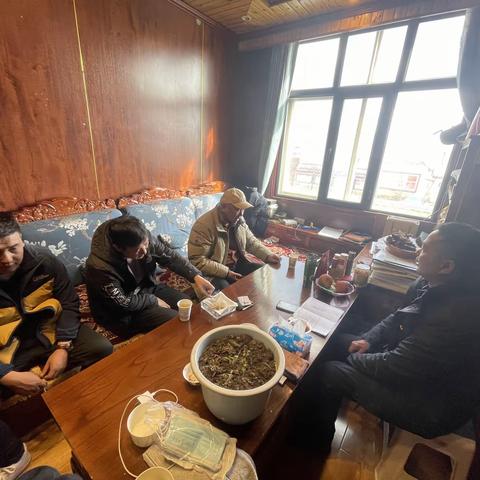 石渠县林草局局长曲多深入呷依乡调研指导生态治理工作