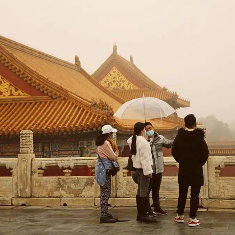深秋最后一天我去了小雨中的故宫