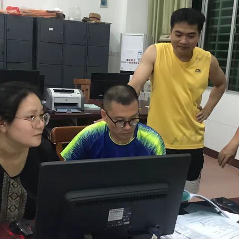 追梦前行细研究 辛勤耕耘备结题——文西中学《中学科技教育校本课程建设与实践的探索》应用类课题组研讨活动