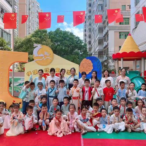 “月满中秋 · 童迎国庆”大八班游园活动
