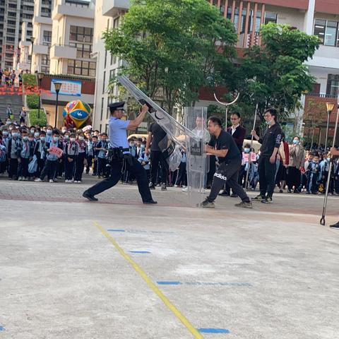 “防恐防暴   平安校园”南宁市秀田小学五象校区校园防恐防暴应急演练