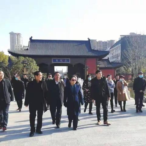 河南省园林绿化协会会长姜桂兰到南阳卧龙岗文化园考察指导工作