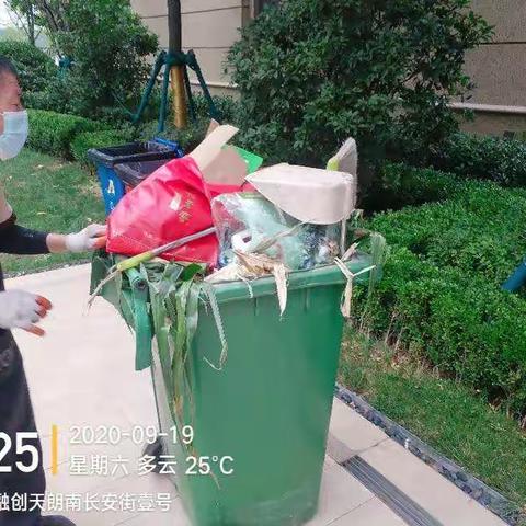 南长安街一号，有二十栋楼，每个楼前都有垃圾投放点，检查没有引导员