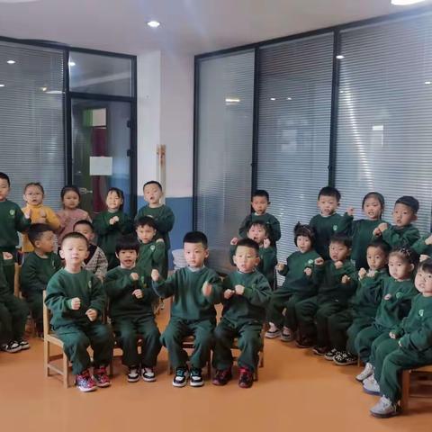 锦龙之家幼儿园小一班与您分享《学习雷锋纪念日—艰苦朴素永不忘》文化主题教育活动