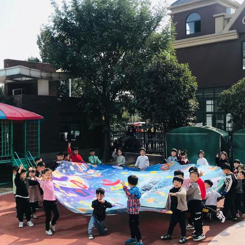 大三班民俗美篇《有趣的叶子》