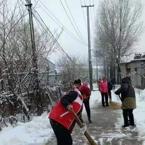 锦水街道志愿者积极开展清扫积雪服务活动
