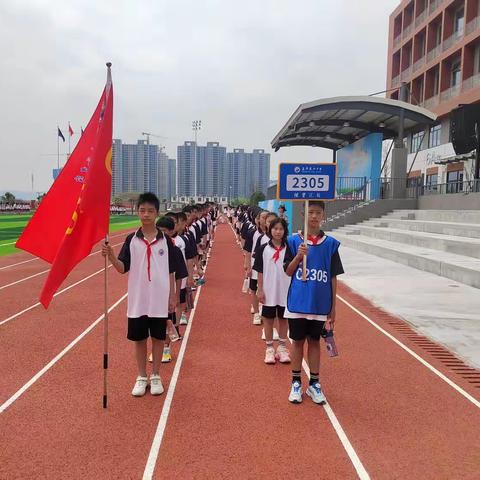 稍息 立正！初一时“新兵”集合！——郡麓中学2305班军训进行（一）