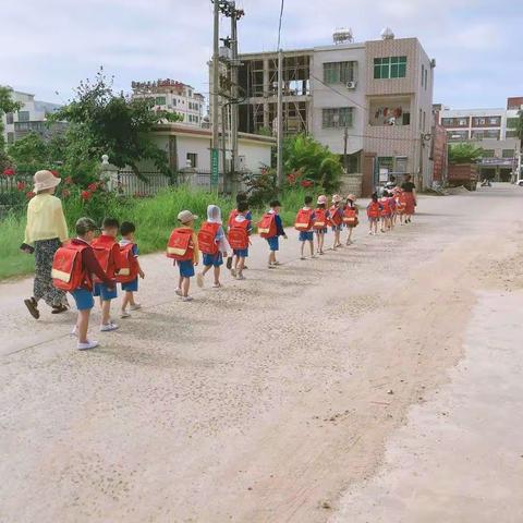 万宁市常春藤幼儿园“走进小学，感悟成长”幼小衔接实践活动