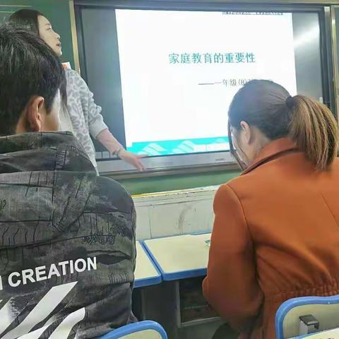 “金秋十月，我们与孩子共同学习”------灵武市第四小学一年级（8）班家庭教育会议