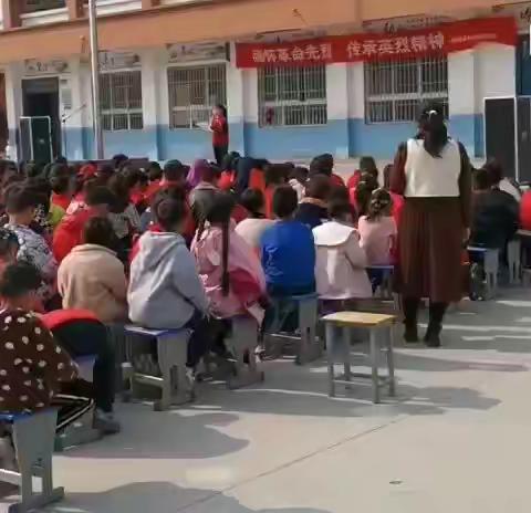 佛阁寺镇中心小学“铭记英烈事迹 传承英烈精神”活动留影