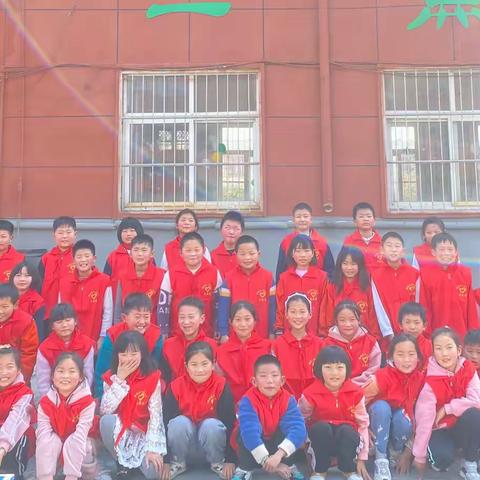 佛阁寺镇中心小学“弘扬雷锋精神，我与志愿同行。”活动留影