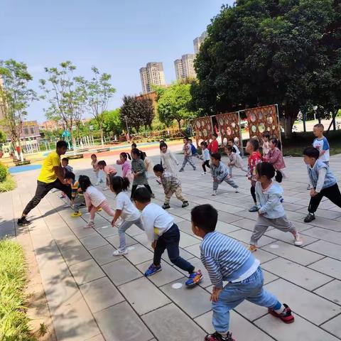 官渡区幼儿园魅力分园 小一班  《笑容洋溢的我们》