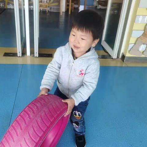 伍佑幼儿园小二班观察记录