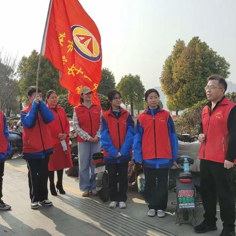 枣庄市第四十一中学七年级11班组织开展“学雷锋我行动”志愿者服务活动