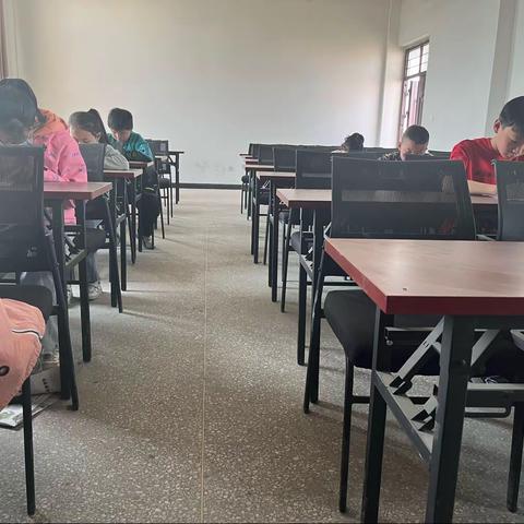 镇平县石佛寺镇四龙小学: “翰墨飘香，汉字传情”硬笔书法大赛