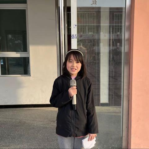 讲名人读书故事 做“最美”书香少年