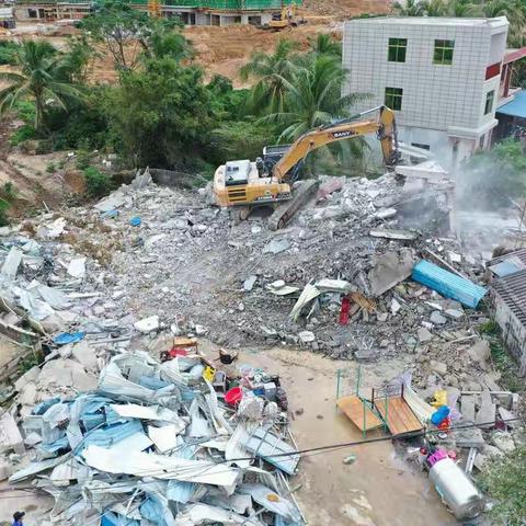 光坡镇扎实推进重点项目周边的违法建筑依法强制拆除工作