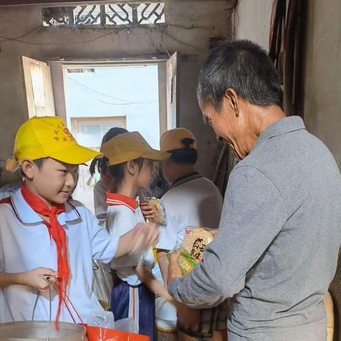 关爱孤寡老人 温暖传递人心——建瓯市川石乡中心小学四（2）中队慰问孤寡老人暑期实践活动【三】