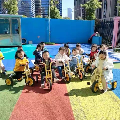 新建区迪启博幼儿园小二班第十一周精彩瞬间