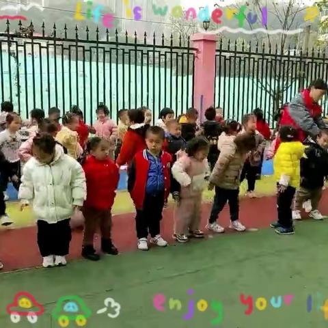 新建区迪启博幼儿园小二班第十七周精彩瞬间