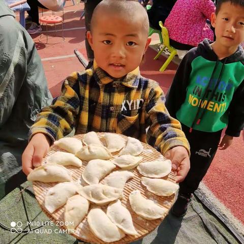 南街童真幼儿园重阳节亲子活动，饺子宴！