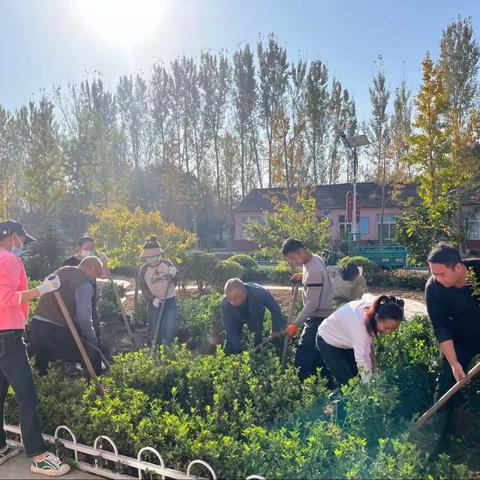 “家校共建美丽校园，携手同筑美好未来”  ———亭兰小学六年级一班家长进校园参加义务劳动